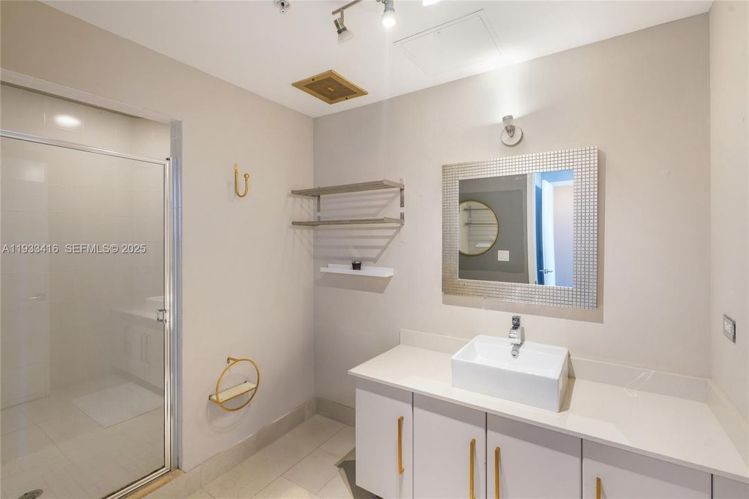 На продажу: $800,000 (2 спален, 2 ванн, 1181 Квадратных фут)