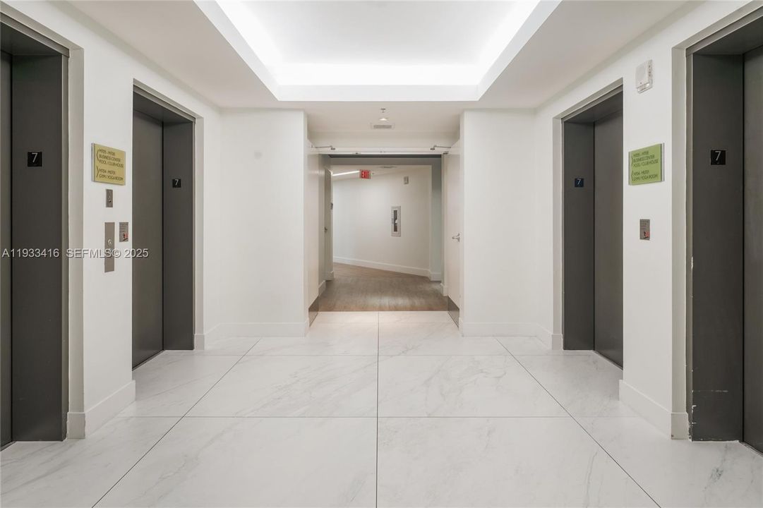 На продажу: $800,000 (2 спален, 2 ванн, 1181 Квадратных фут)