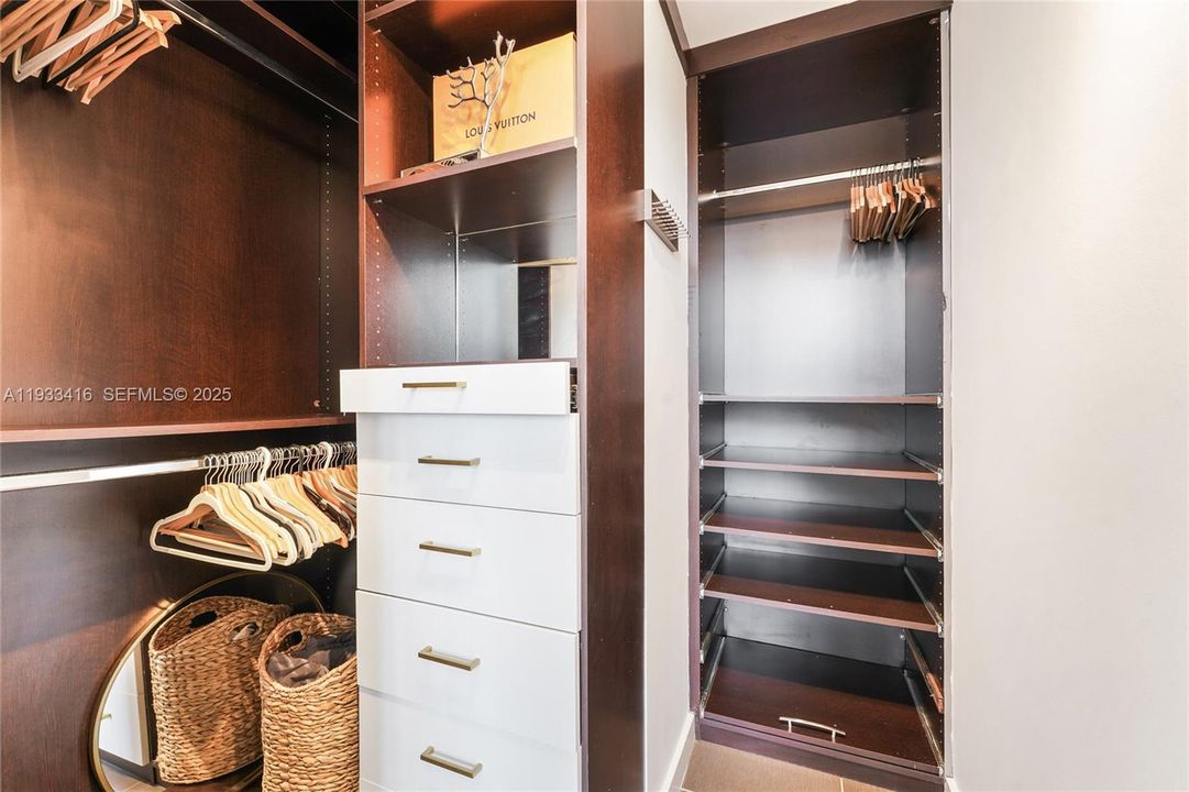 На продажу: $800,000 (2 спален, 2 ванн, 1181 Квадратных фут)