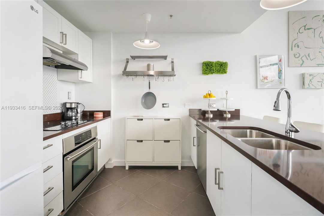 На продажу: $800,000 (2 спален, 2 ванн, 1181 Квадратных фут)