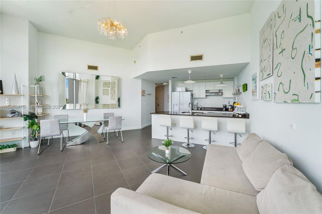 На продажу: $800,000 (2 спален, 2 ванн, 1181 Квадратных фут)