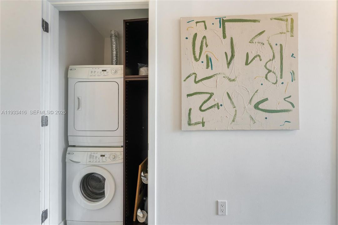 На продажу: $800,000 (2 спален, 2 ванн, 1181 Квадратных фут)