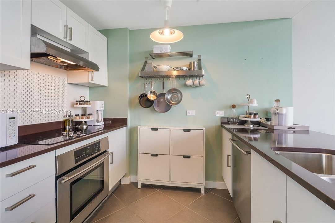 На продажу: $800,000 (2 спален, 2 ванн, 1181 Квадратных фут)