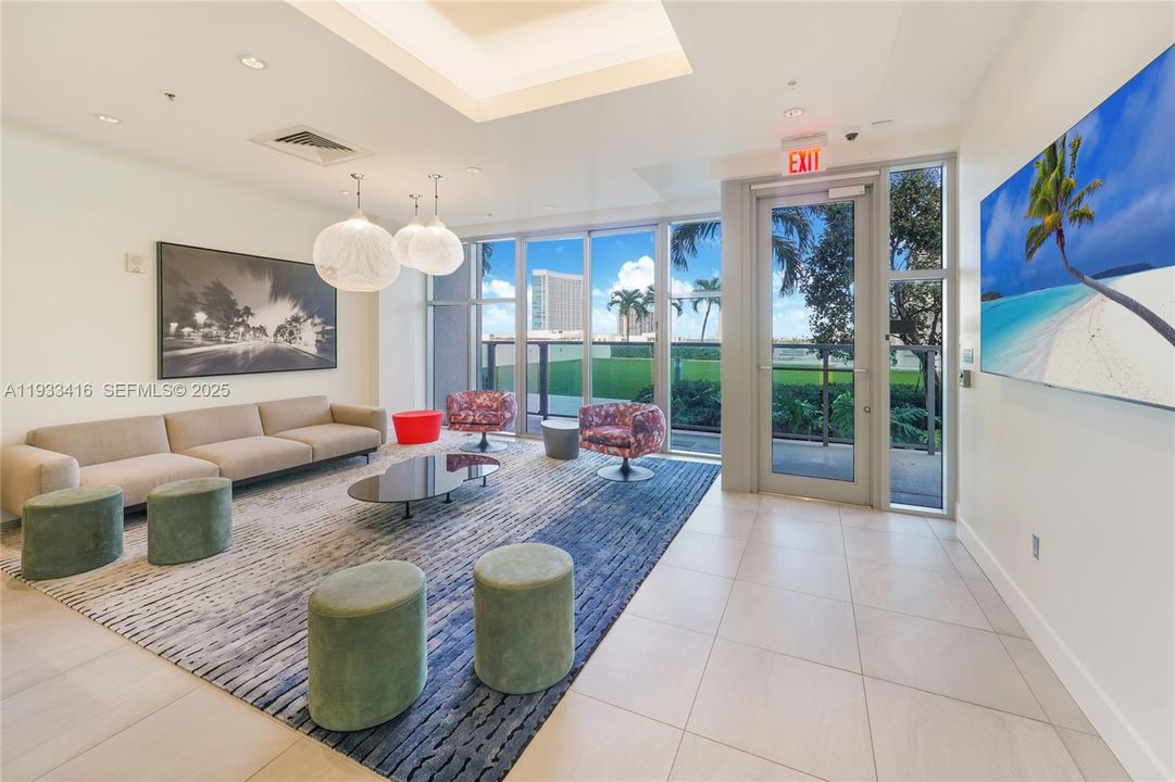 На продажу: $800,000 (2 спален, 2 ванн, 1181 Квадратных фут)