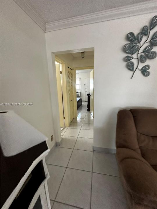 For Rent: $1,700 (2 beds, 1 baths, 848 Square Feet)