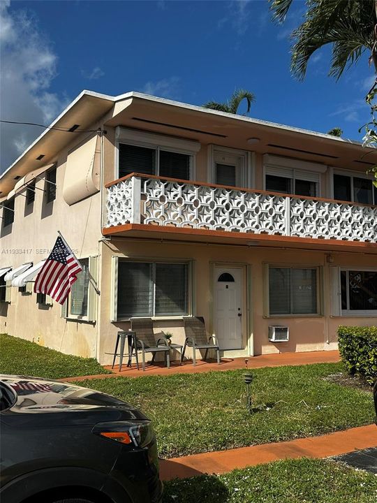 For Rent: $1,700 (2 beds, 1 baths, 848 Square Feet)