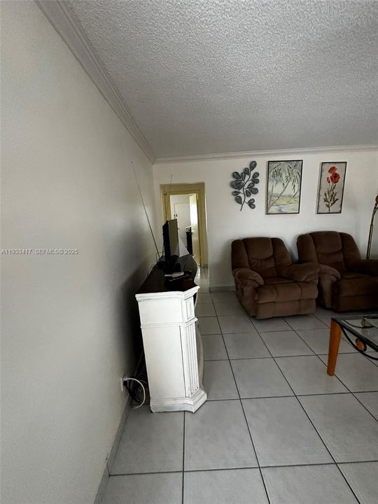 For Rent: $1,700 (2 beds, 1 baths, 848 Square Feet)