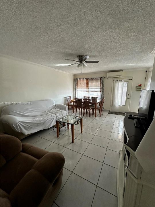 For Rent: $1,700 (2 beds, 1 baths, 848 Square Feet)