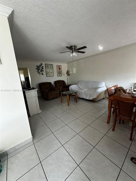 For Rent: $1,700 (2 beds, 1 baths, 848 Square Feet)