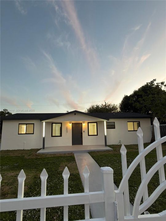 For Sale: $579,900 (3 beds, 2 baths, 1230 Square Feet)