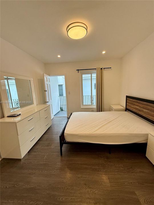 For Rent: $2,700 (2 beds, 1 baths, 650 Square Feet)