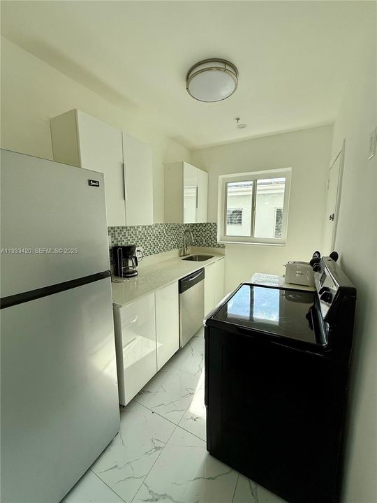 For Rent: $2,700 (2 beds, 1 baths, 650 Square Feet)