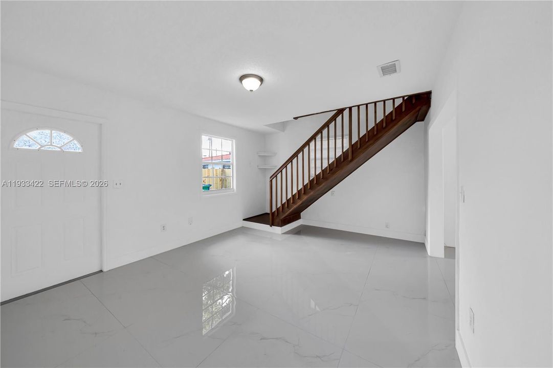 出租: $3,500 (3 贝兹, 2 浴室, 1832 平方英尺)