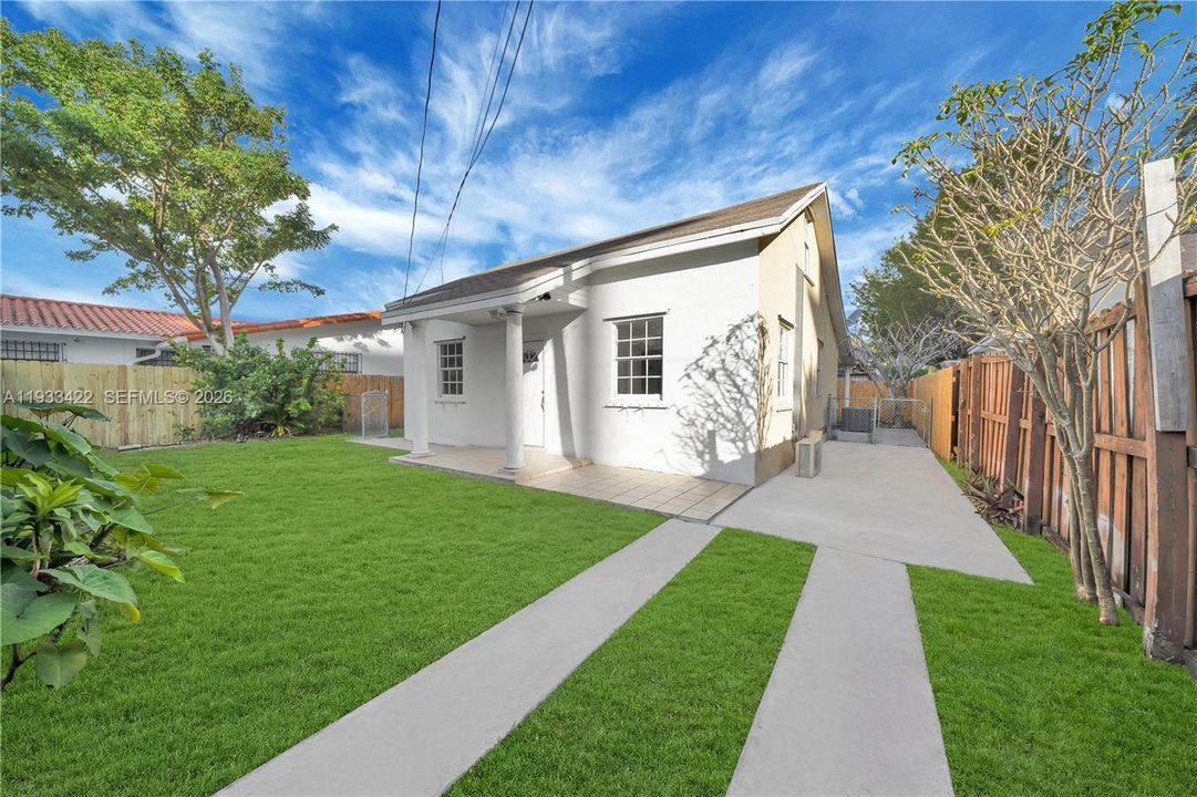 出租: $3,500 (3 贝兹, 2 浴室, 1832 平方英尺)