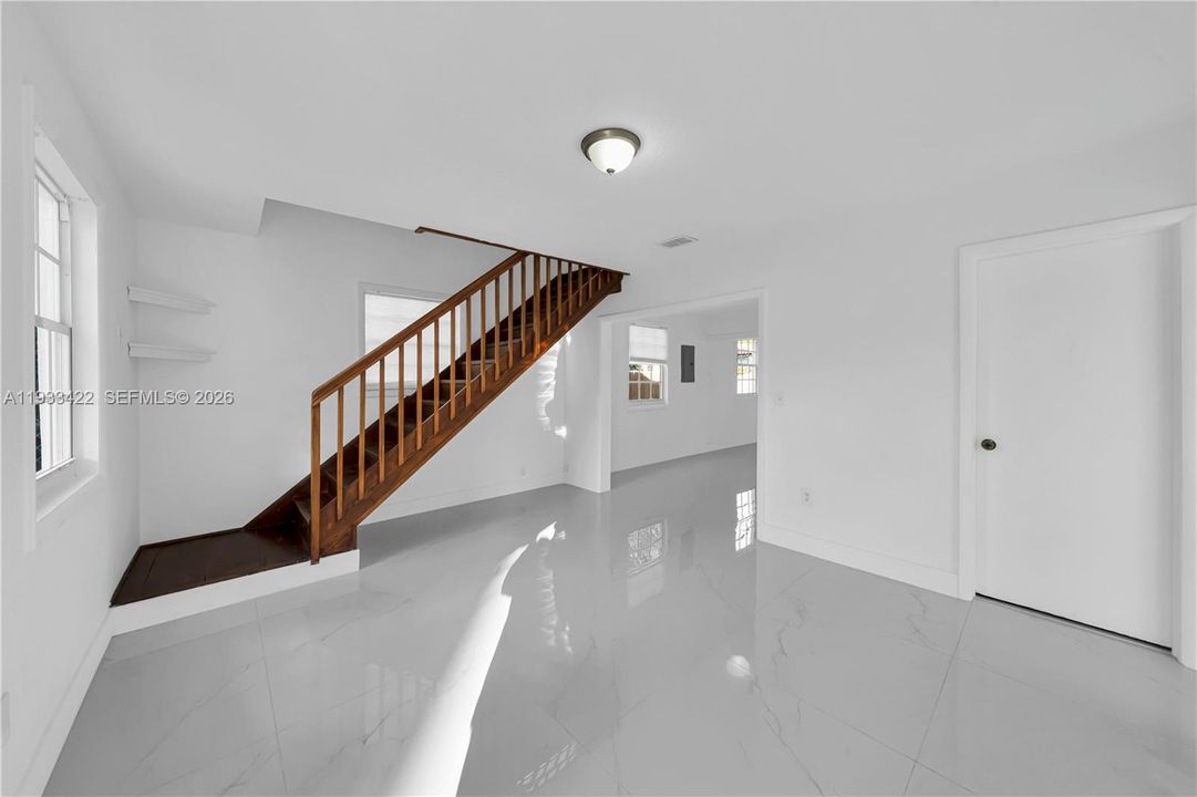 出租: $3,500 (3 贝兹, 2 浴室, 1832 平方英尺)