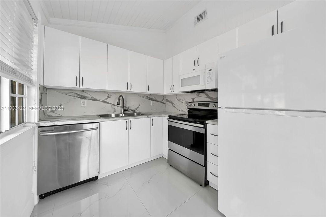 出租: $3,500 (3 贝兹, 2 浴室, 1832 平方英尺)