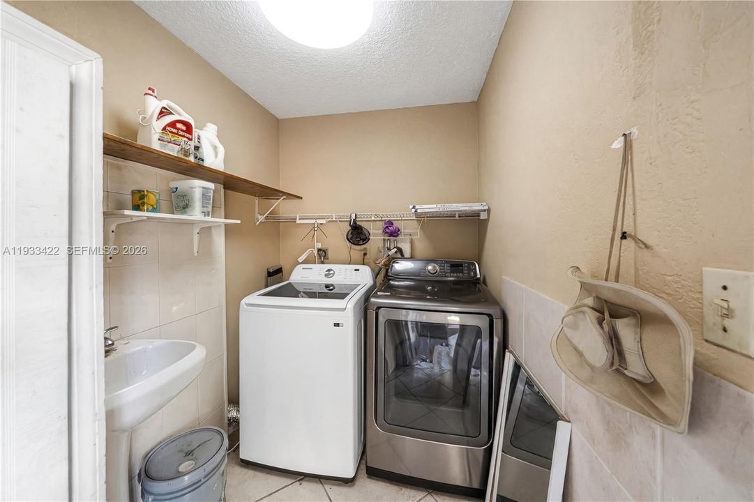 出租: $3,500 (3 贝兹, 2 浴室, 1832 平方英尺)