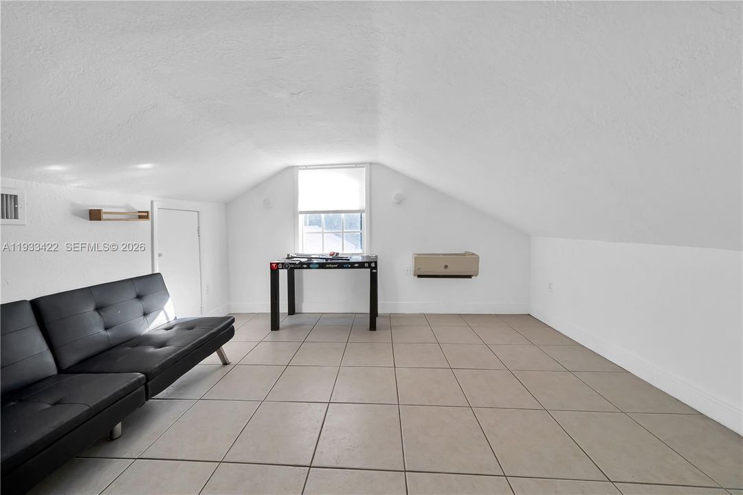 出租: $3,500 (3 贝兹, 2 浴室, 1832 平方英尺)