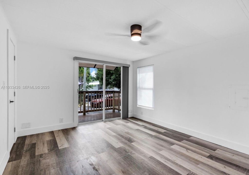 待售: $299,999 (2 贝兹, 2 浴室, 1056 平方英尺)