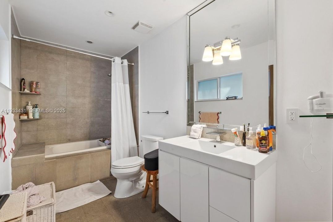 For Rent: $13,500 (4 beds, 2 baths, 2500 Square Feet)