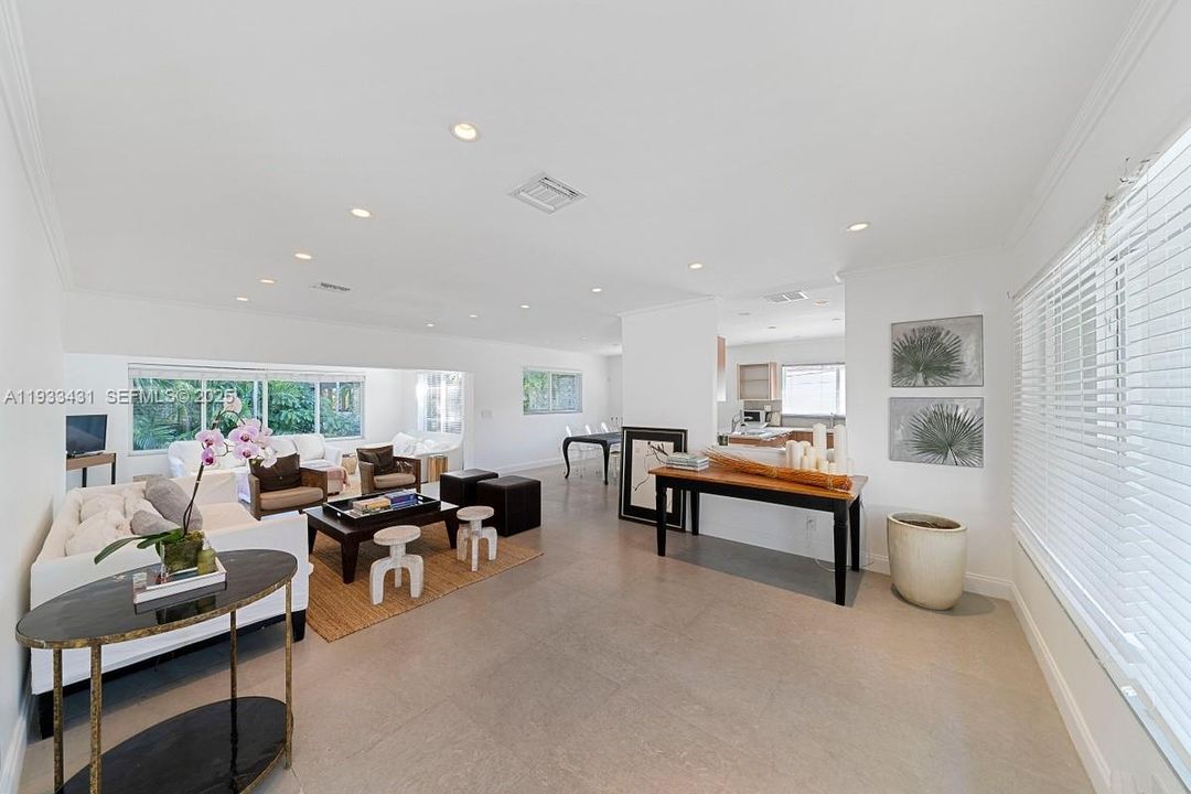 For Rent: $13,500 (4 beds, 2 baths, 2500 Square Feet)