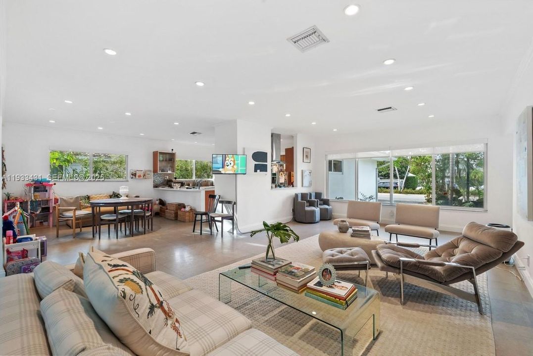 For Rent: $13,500 (4 beds, 2 baths, 2500 Square Feet)