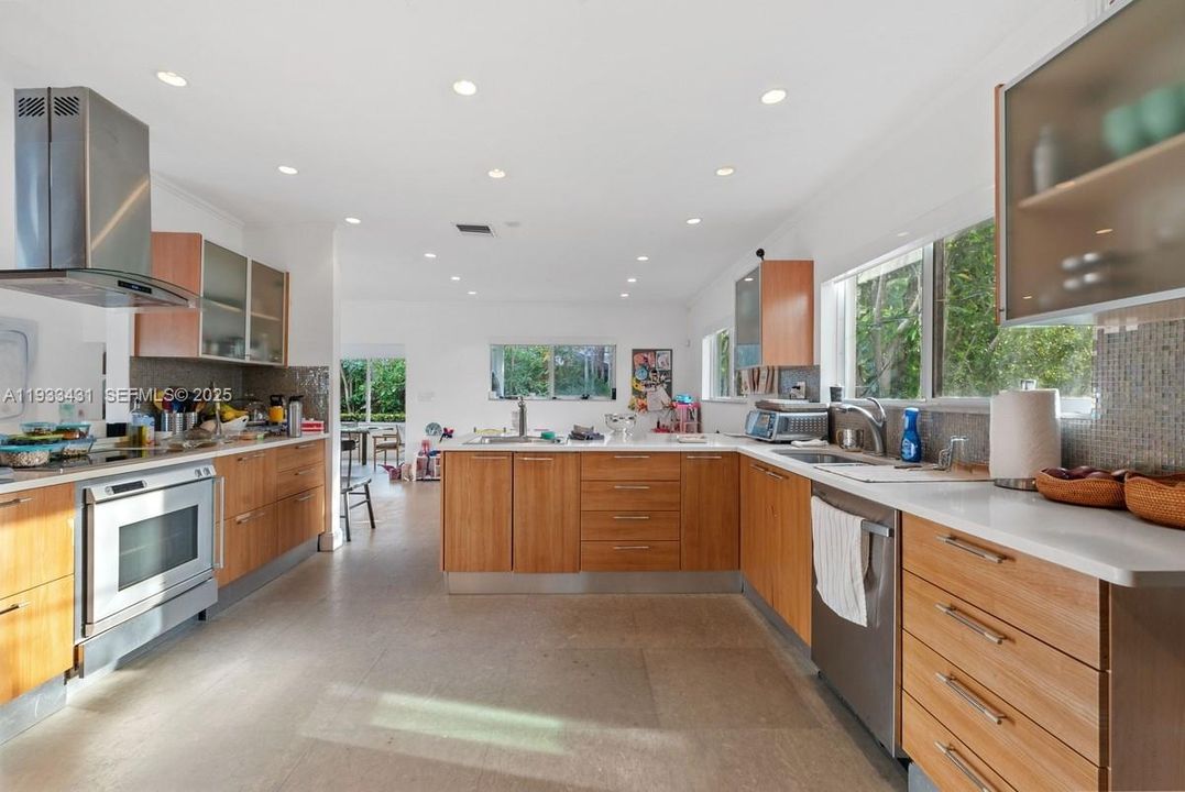 For Rent: $13,500 (4 beds, 2 baths, 2500 Square Feet)