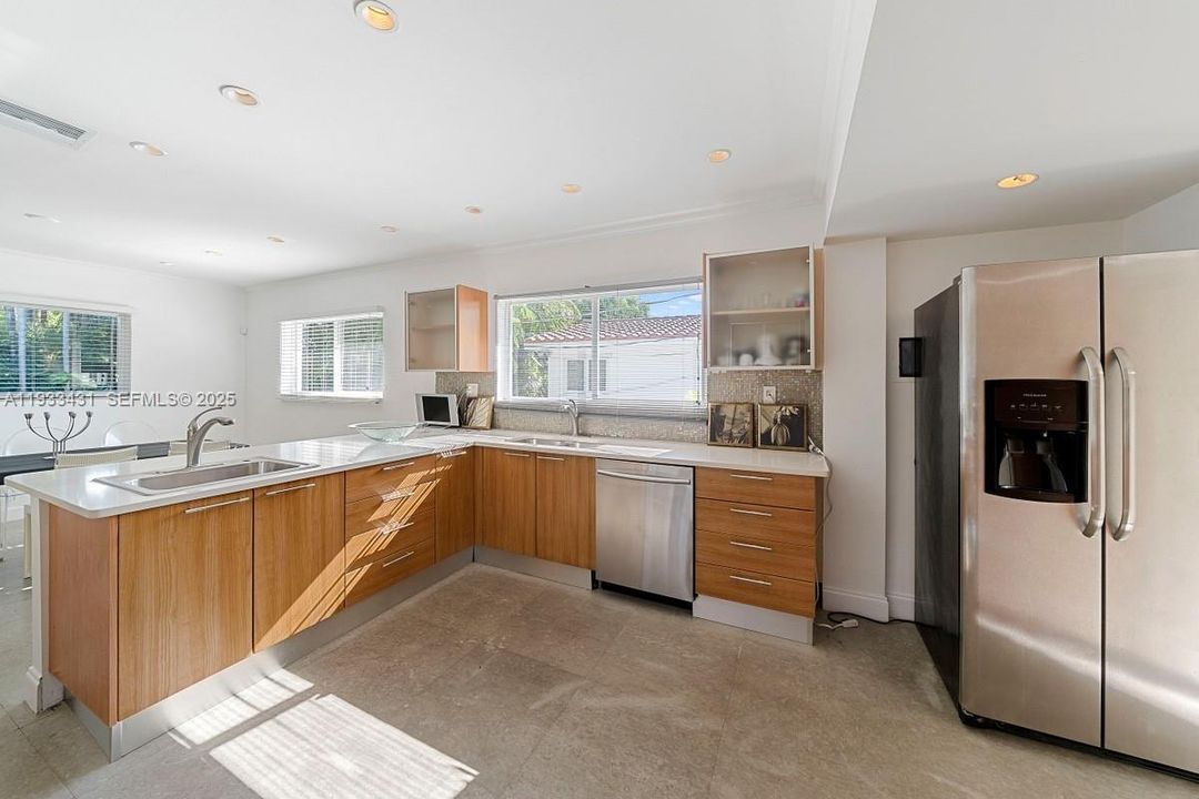 For Rent: $13,500 (4 beds, 2 baths, 2500 Square Feet)