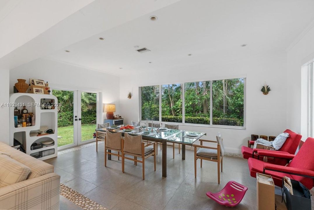 For Rent: $13,500 (4 beds, 2 baths, 2500 Square Feet)