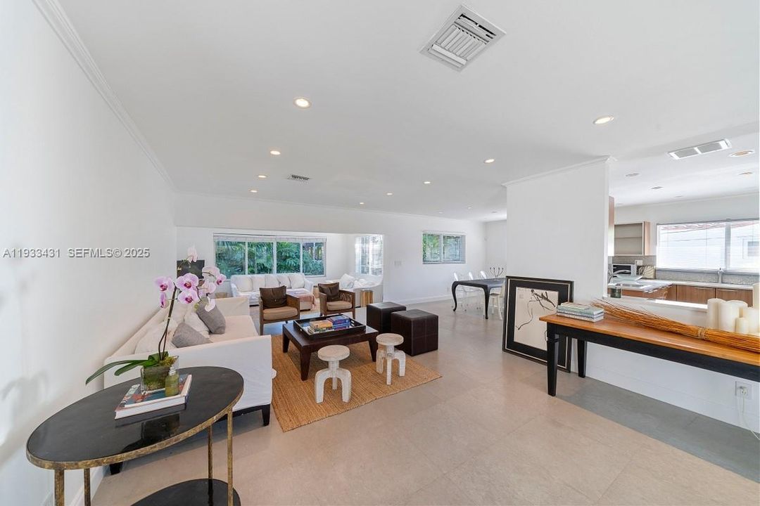 For Rent: $13,500 (4 beds, 2 baths, 2500 Square Feet)