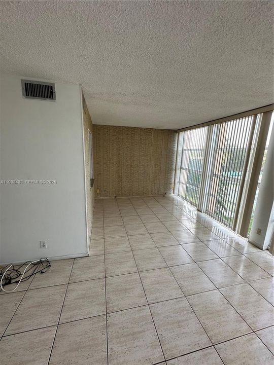 For Rent: $1,700 (1 beds, 1 baths, 1100 Square Feet)