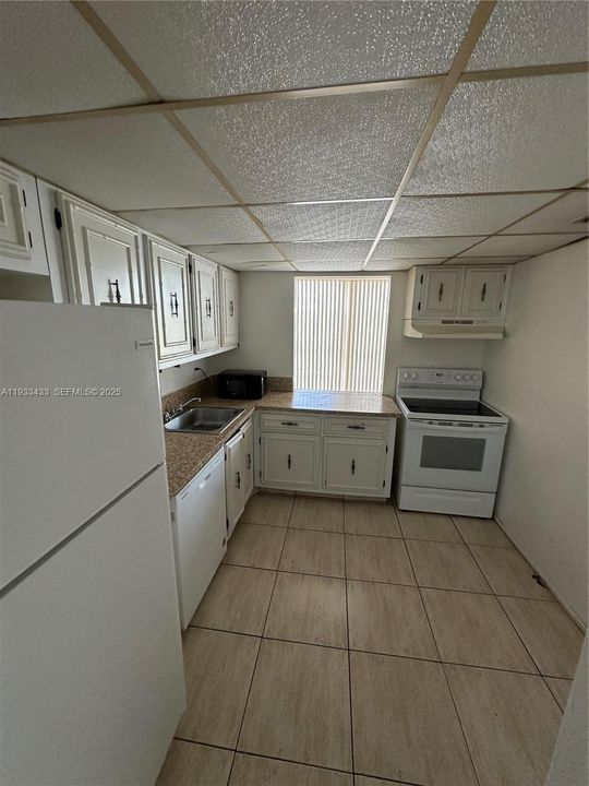 For Rent: $1,700 (1 beds, 1 baths, 1100 Square Feet)