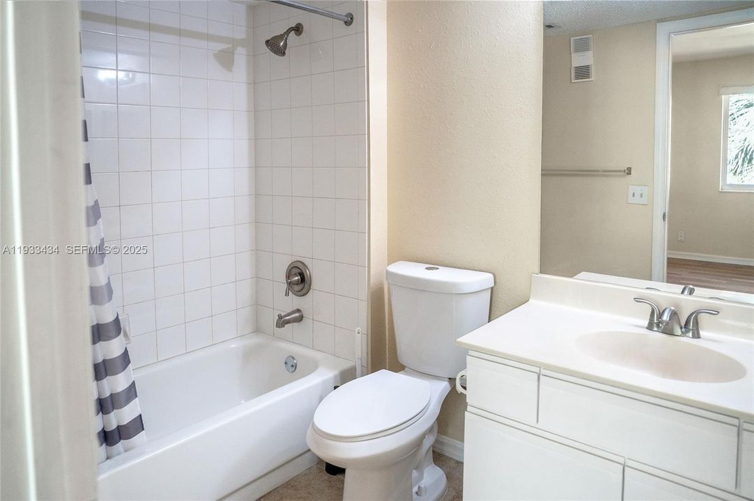 待售: $185,000 (2 贝兹, 1 浴室, 1035 平方英尺)