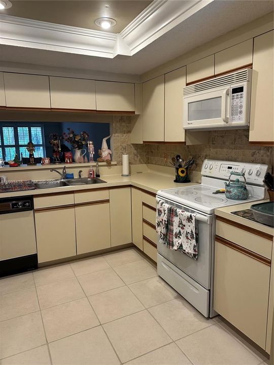 En Venta: $272,000 (2 camas, 2 baños, 0 Pies cuadrados)