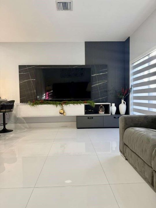 For Rent: $3,500 (3 beds, 2 baths, 1540 Square Feet)