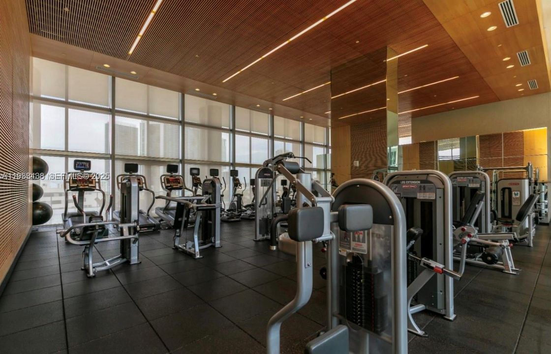 For Rent: $2,900 (1 beds, 1 baths, 588 Square Feet)