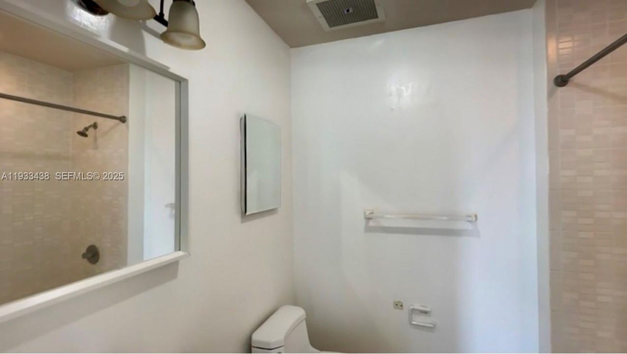 For Rent: $2,900 (1 beds, 1 baths, 588 Square Feet)