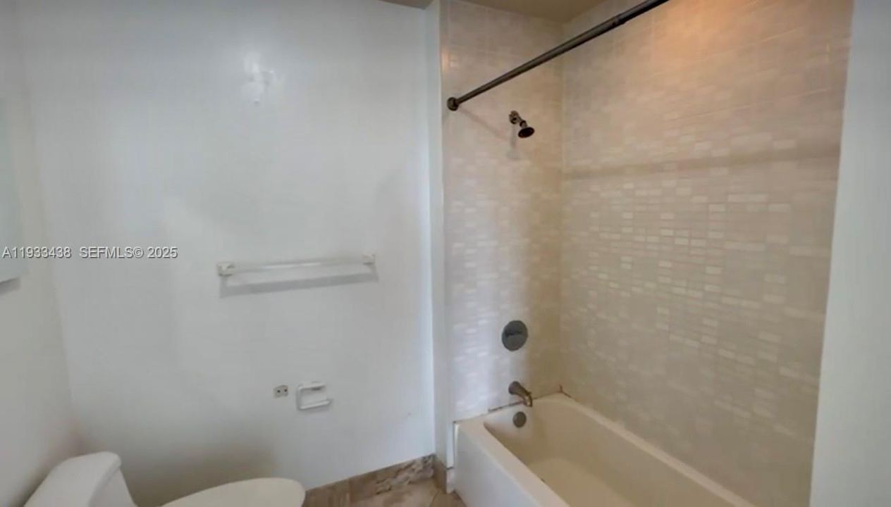 For Rent: $2,900 (1 beds, 1 baths, 588 Square Feet)