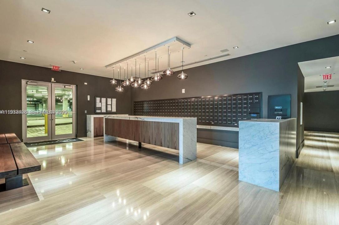 For Rent: $2,900 (1 beds, 1 baths, 588 Square Feet)