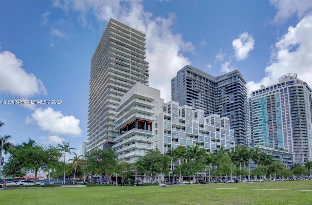 For Rent: $2,900 (1 beds, 1 baths, 588 Square Feet)