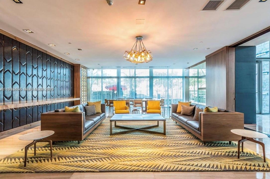 For Rent: $2,900 (1 beds, 1 baths, 588 Square Feet)