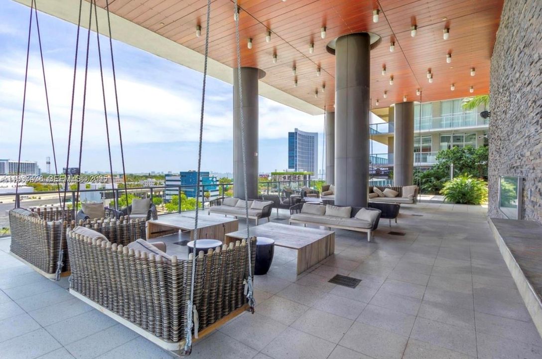 For Rent: $2,900 (1 beds, 1 baths, 588 Square Feet)