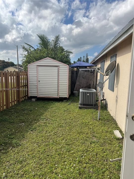 На продажу: $300,000 (3 спален, 2 ванн, 1140 Квадратных фут)