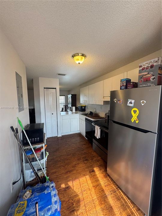 На продажу: $300,000 (3 спален, 2 ванн, 1140 Квадратных фут)