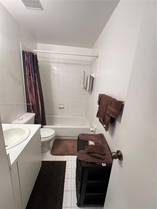 На продажу: $300,000 (3 спален, 2 ванн, 1140 Квадратных фут)