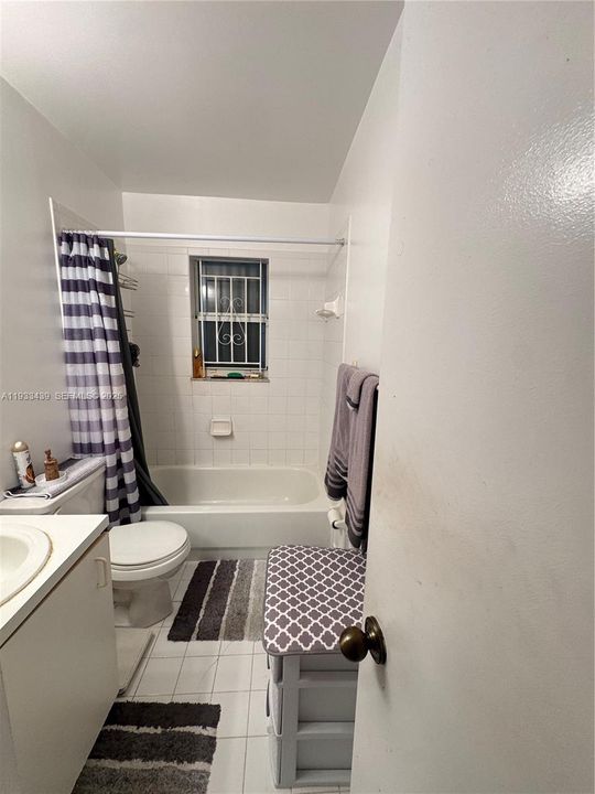 На продажу: $300,000 (3 спален, 2 ванн, 1140 Квадратных фут)