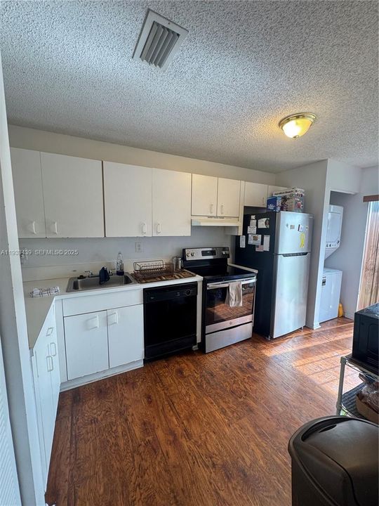 На продажу: $300,000 (3 спален, 2 ванн, 1140 Квадратных фут)