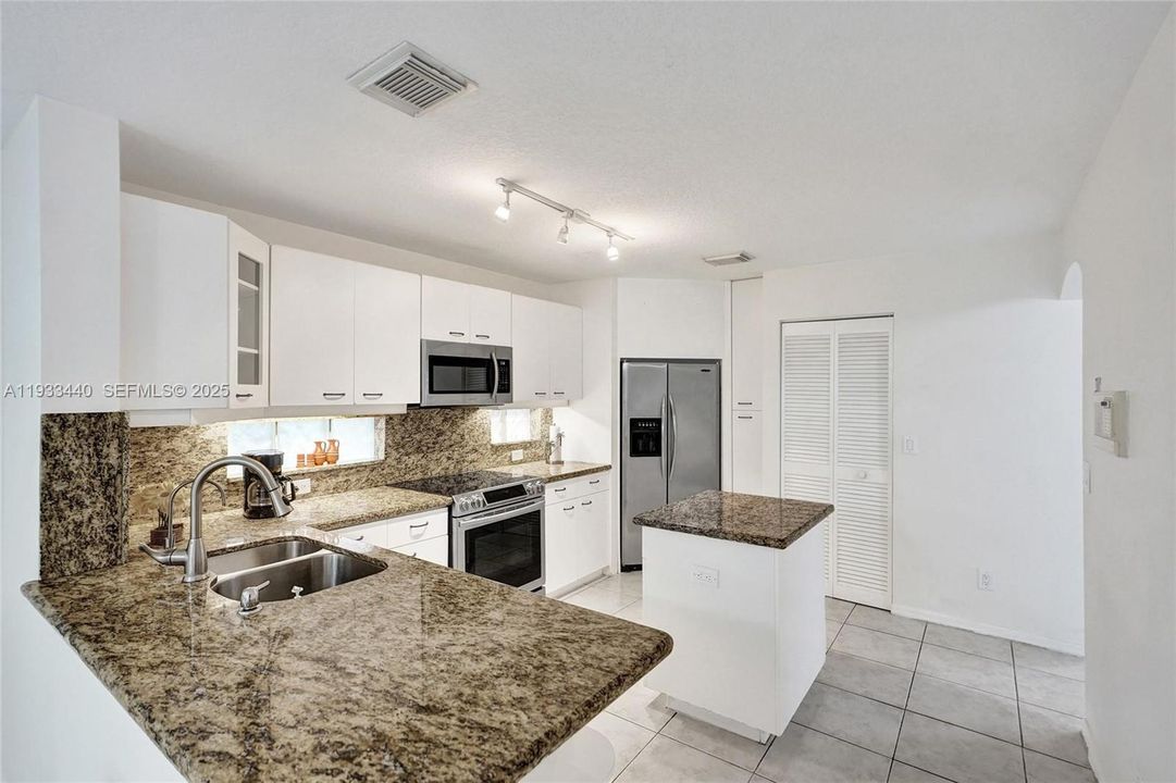 En Renta: $4,500 (3 camas, 2 baños, 2069 Pies cuadrados)