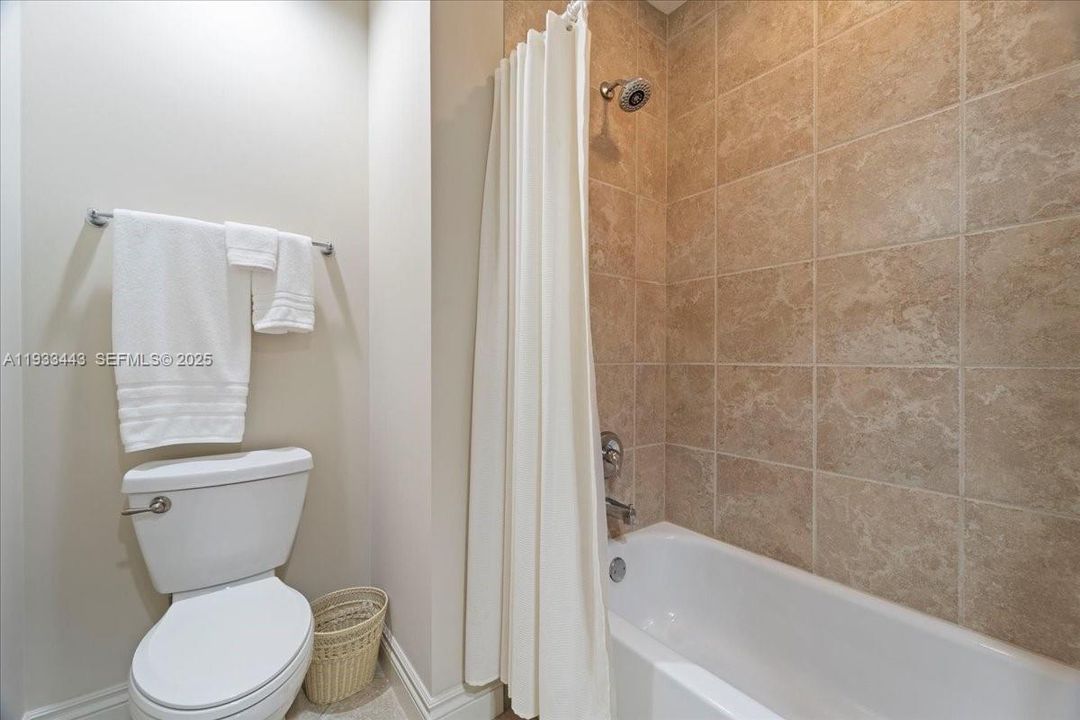 En Venta: $299,999 (2 camas, 2 baños, 1249 Pies cuadrados)