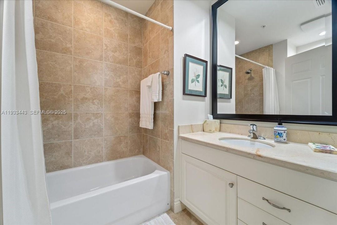 En Venta: $299,999 (2 camas, 2 baños, 1249 Pies cuadrados)